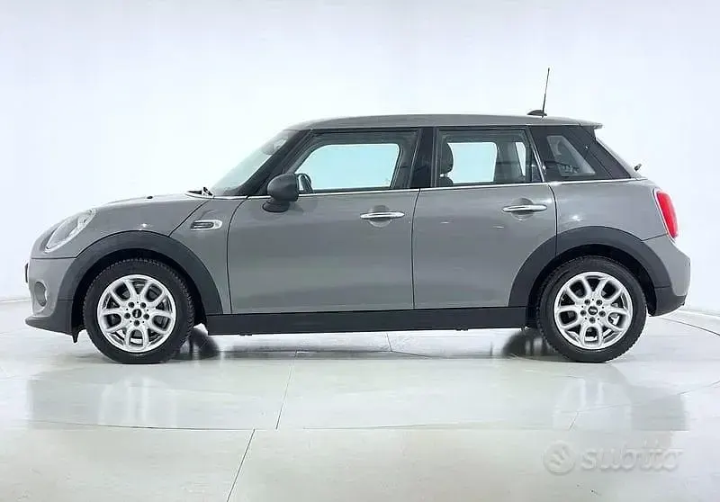 Usata Mini One D Business 95 CV (69 kW) 2017 Grigio scuro Utilitaria