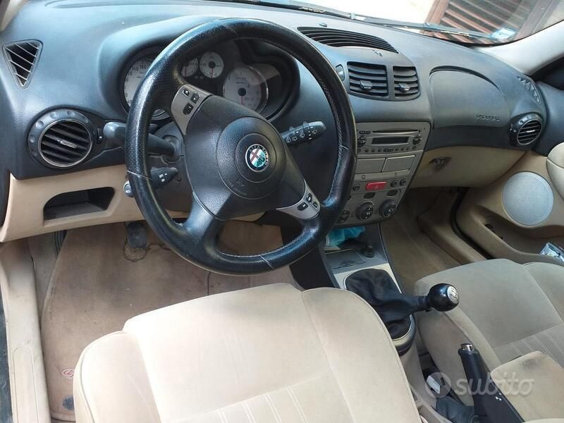 Usata Alfa Romeo 147 116 CV (85 kW) 2006 Grigio Utilitaria
