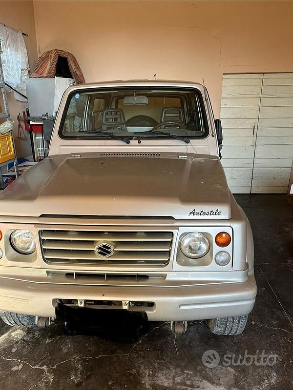 Grigio Usata 1997 Suzuki Samurai SUV | 8000 € (Buon prezzo) - Immagine 1/4