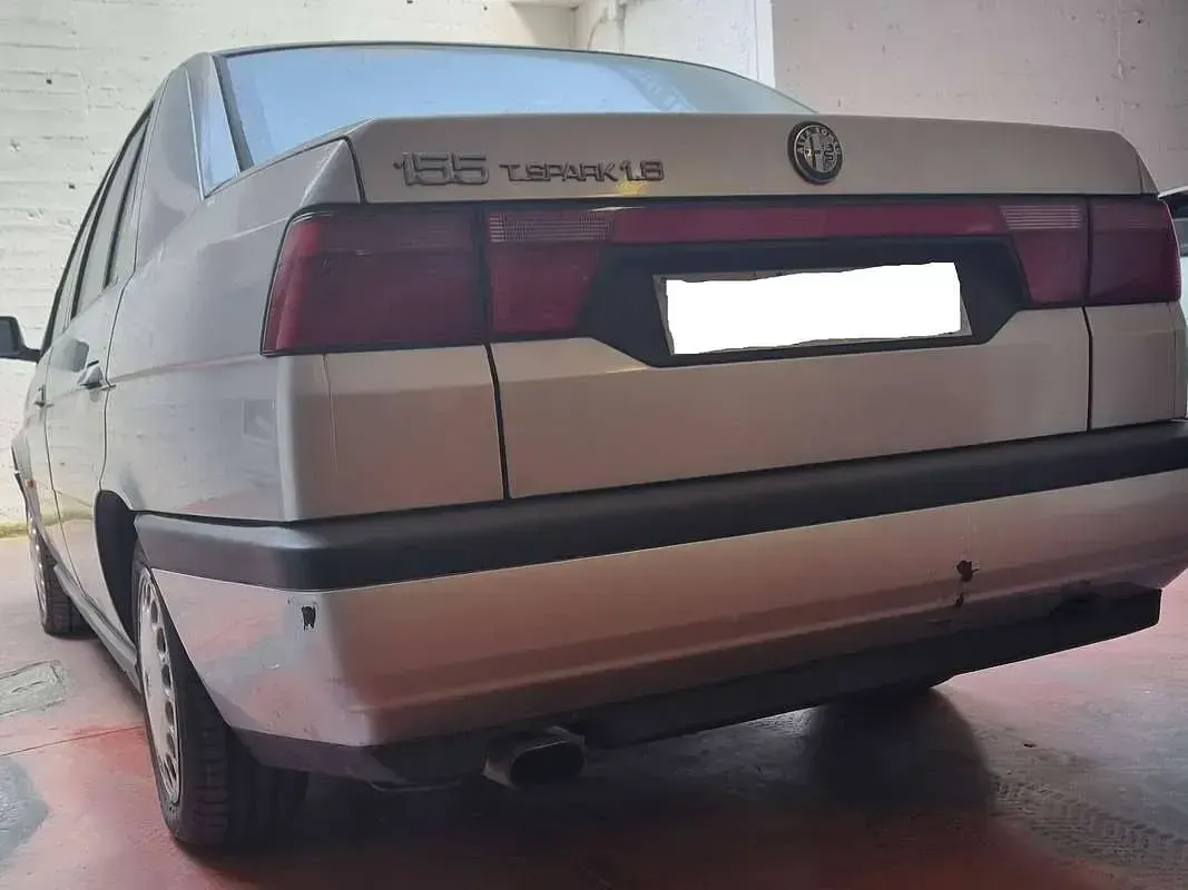 Usata Alfa Romeo 155 126 CV (92 kW) 1993 Argento Berlina