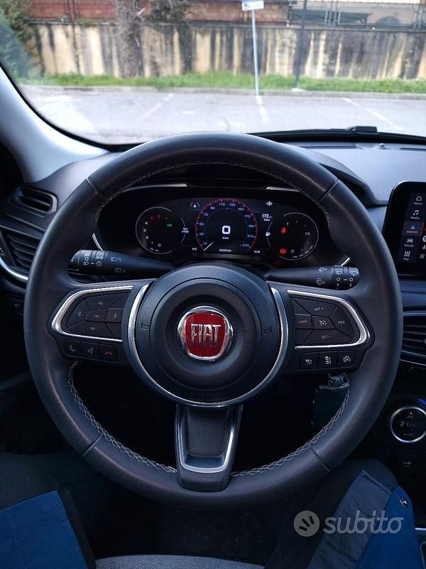 Usata Fiat Tipo Cross 131 CV (96 kW) 2021 Grigio Berlina