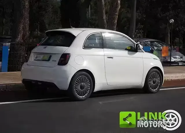 Usata Fiat 500e Icon 42 kW (58 CV) 2021 Bianco Berlina