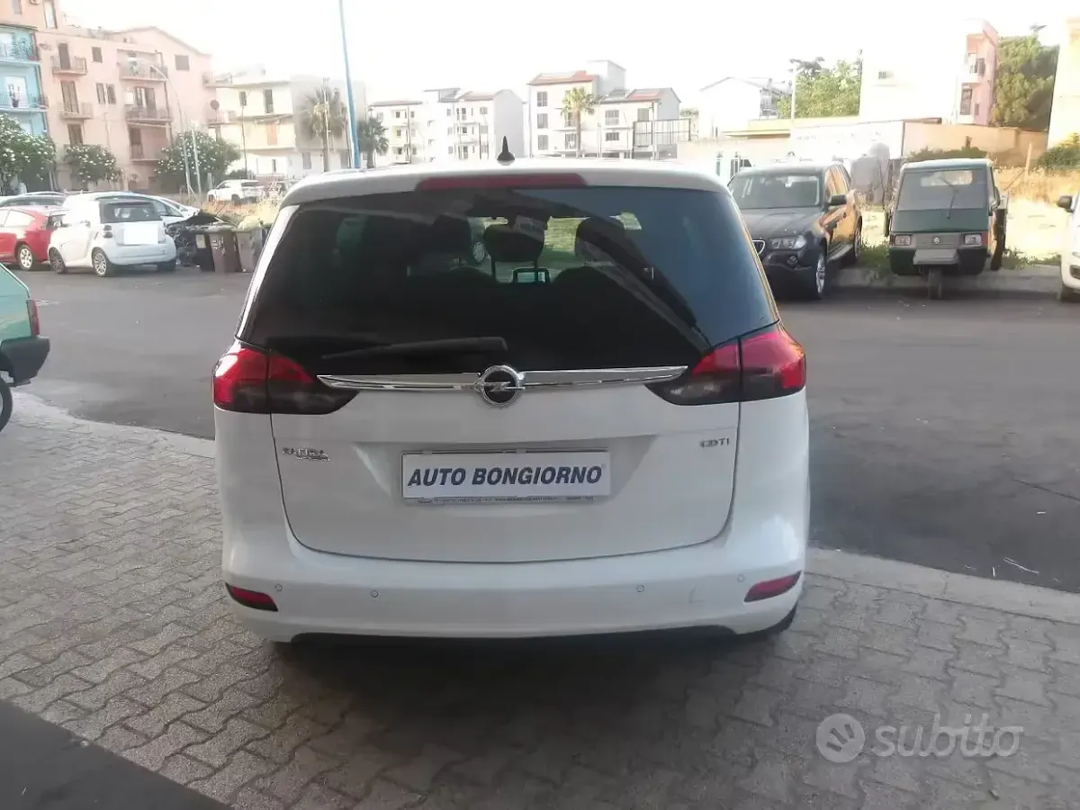 Usata Opel Zafira Tourer Cosmo 131 CV (96 kW) 2012 Bianco Monovolume