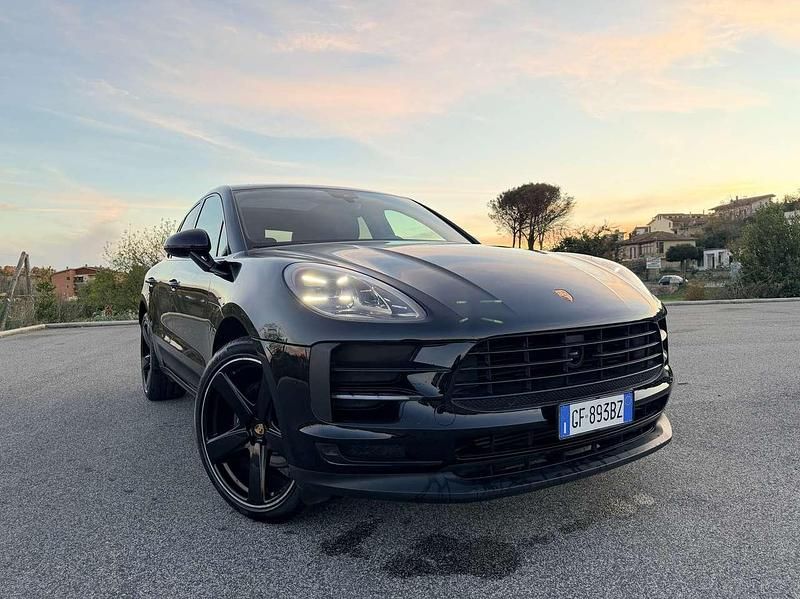 Nero Usata 2021 Porsche Macan SUV | 52.500 € (Ottimo prezzo) - Immagine 1/4