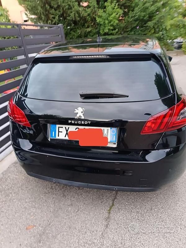 Nero Usata 2019 Peugeot 308 Business-Line Tre volumi | 11.000 € (Ottimo prezzo) - Immagine 1/4