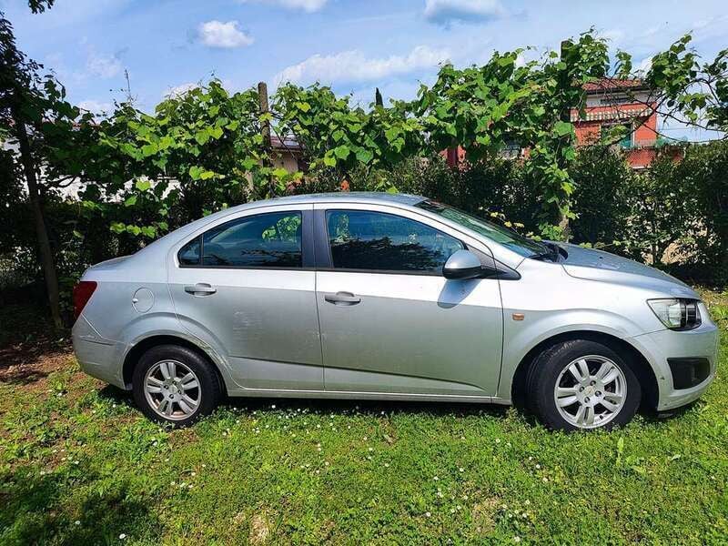 Argento Usata 2011 Chevrolet Aveo LT Tre volumi | 2700 € (Buon prezzo) - Immagine 1/4