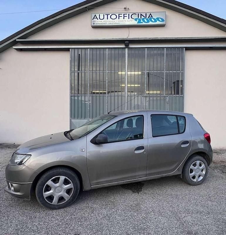 Usata Dacia Sandero Ambiance 75 CV (55 kW) 2013 Argento Berlina