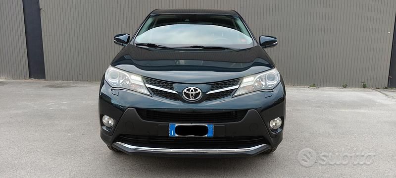 Usata Toyota RAV4 Lounge 150 CV (110 kW) 2015 Blu SUV
