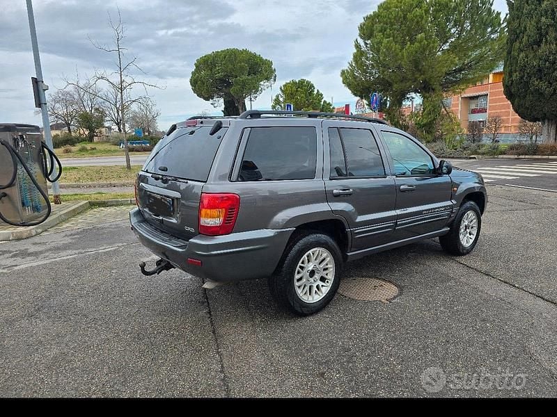 Usata Jeep Grand Cherokee 160 CV (117 kW) 2003 Grigio SUV