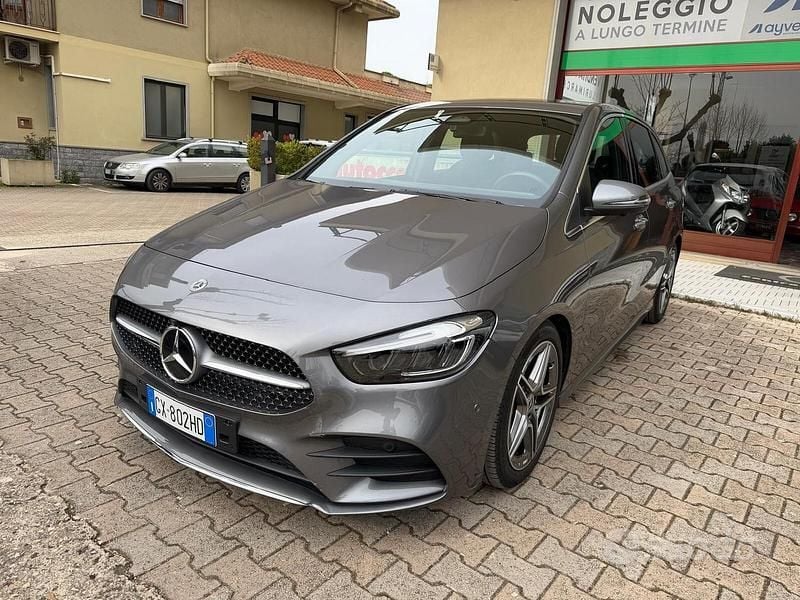 Usata Mercedes B180 AMG Line Premium 115 CV (84 kW) 2024 Grigio Monovolume