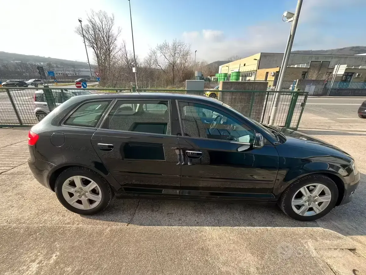 Usado Audi A3 Ambition 90 CV (66 kW) 2010 Negro Utilitario