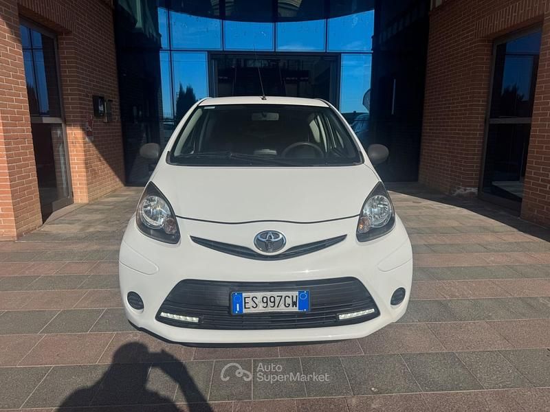 Usata Toyota Aygo Connect Style 68 CV (50 kW) 2013 Bianco Utilitaria