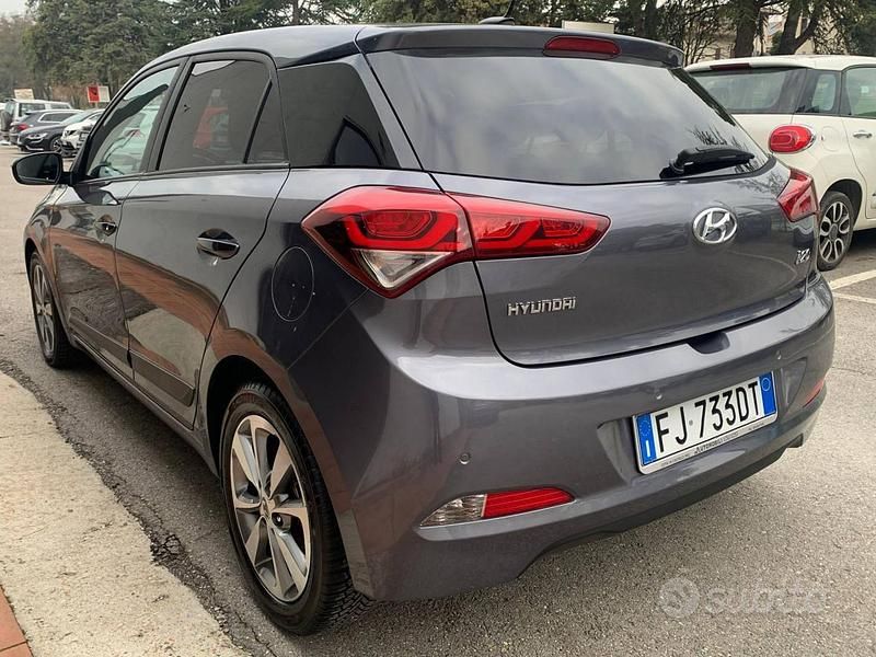 Usata Hyundai i20 Style 75 CV (55 kW) 2017 Grigio Berlina