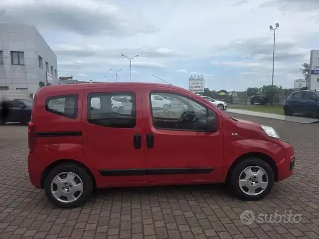 Begagnad Fiat Qubo Easy 80 HK (58 kW) 2019 Röd Minibuss