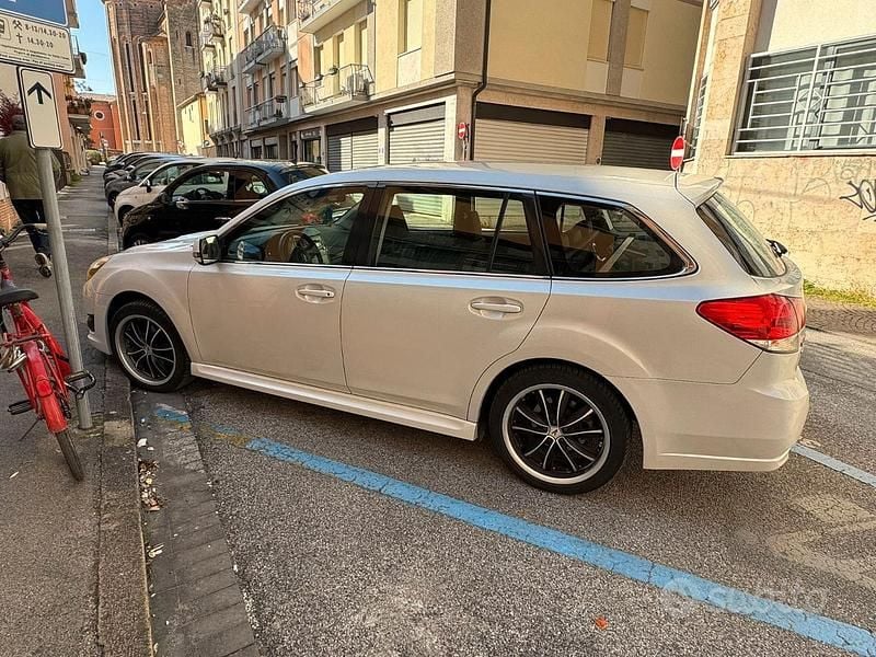 Usata Subaru Legacy Sport 150 CV (110 kW) 2010 Bianco Station wagon