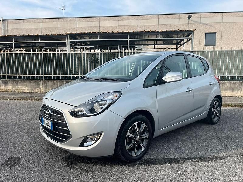 Usata Hyundai ix20 Xpossible 90 CV (66 kW) 2017 Grigio Utilitaria