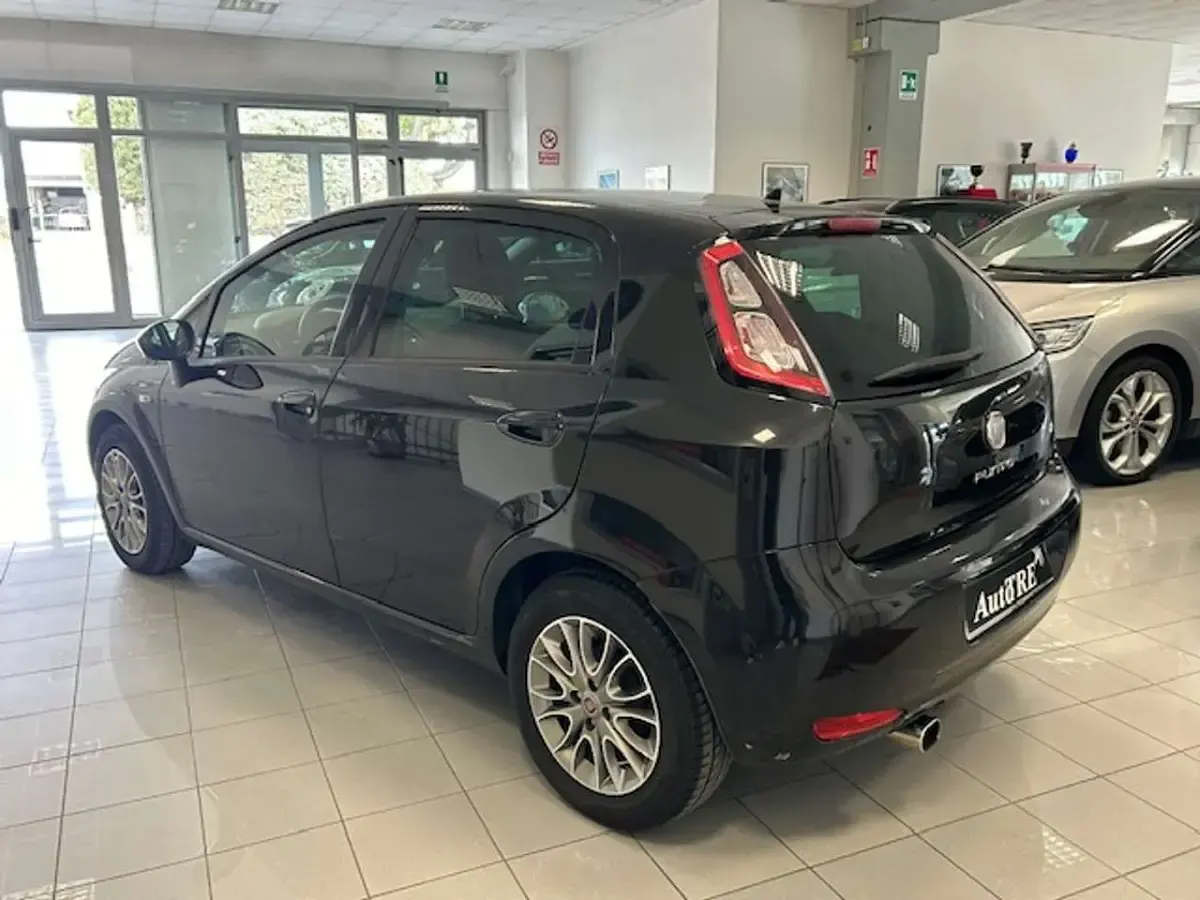 Usata Fiat Punto Lounge 84 CV (61 kW) 2012 Nero Utilitaria