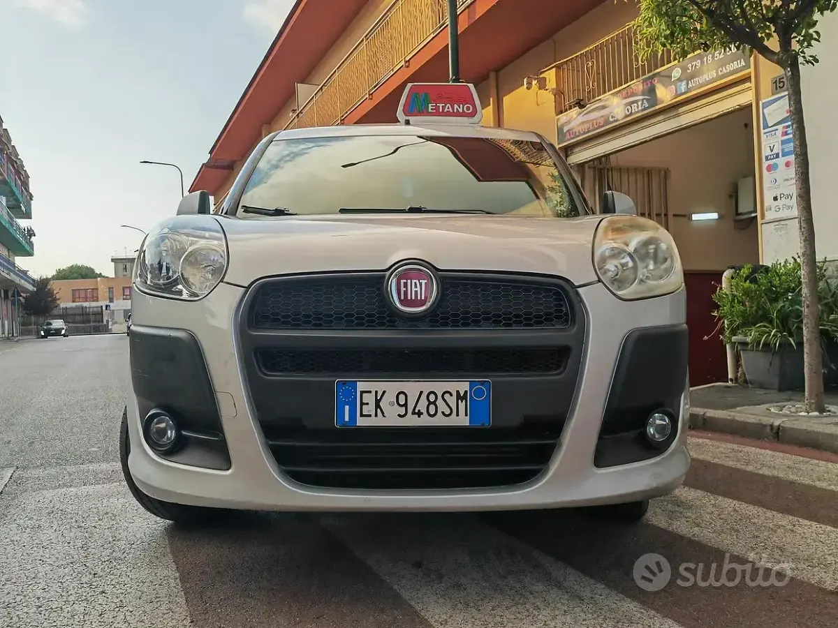 Usata Fiat Doblò 120 CV (88 kW) 2012 Grigio Monovolume
