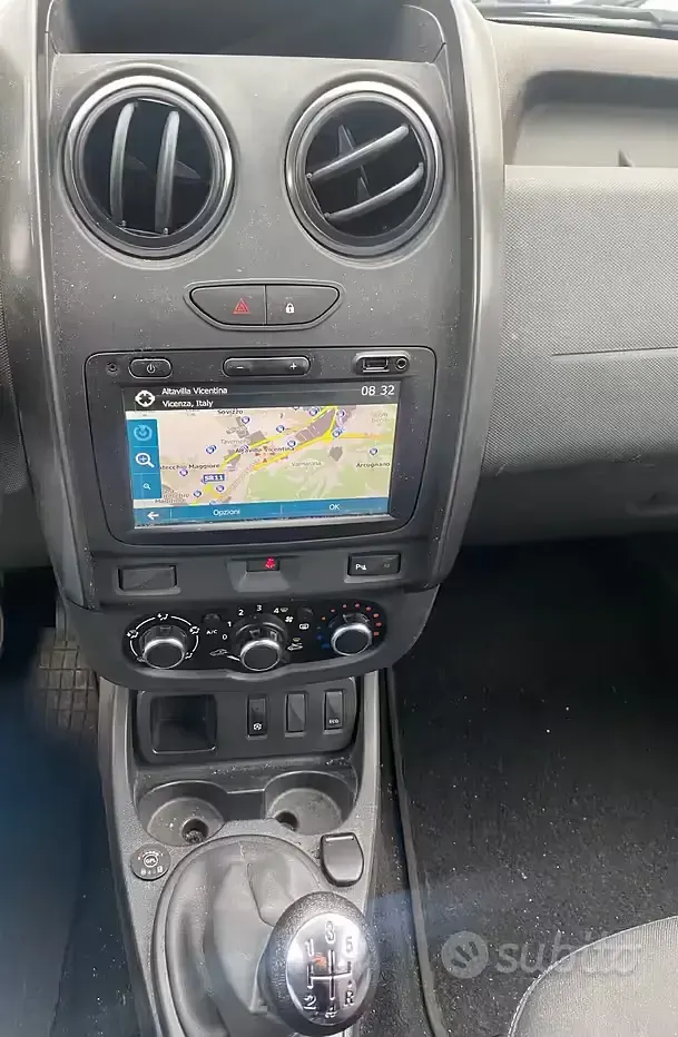 Usado Dacia Duster Lauréate 109 CV (80 kW) 2017 Negro SUV