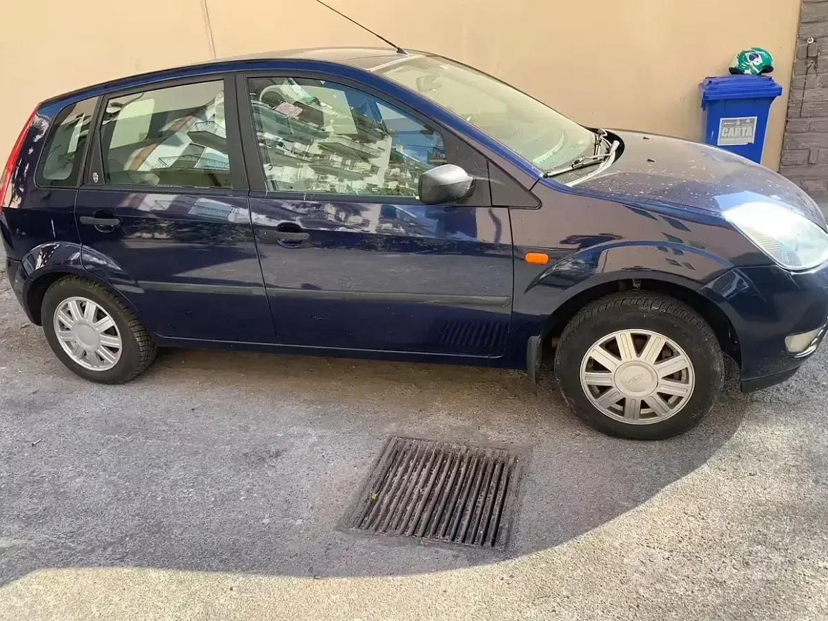 Usata Ford Fiesta Ghia 80 CV (58 kW) 2002 Blu Utilitaria