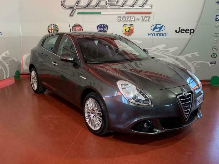 Grigio Usata 2013 Alfa Romeo Giulietta Exclusive Due volumi | 11.400 € (Molto cara) - Immagine 1/4