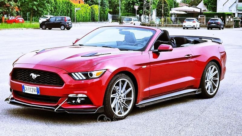 Rosso Usata 2015 Ford Mustang Cabrio | 23.500 € - Immagine 1/4