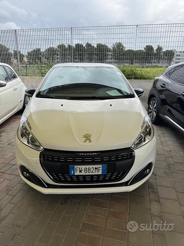 Usata Peugeot 208 Allure 82 CV (60 kW) 2019 Bianco Utilitaria