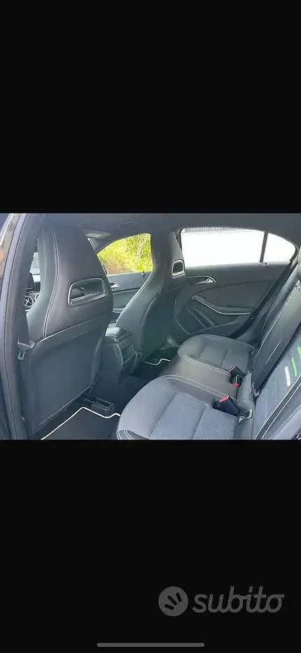 Usata Mercedes A160 102 CV (75 kW) 2018 Nero Utilitaria