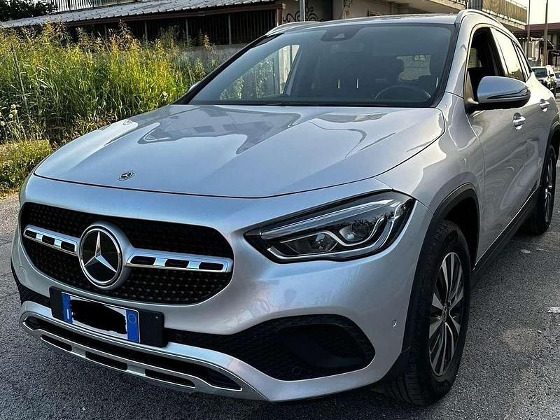 Usata Mercedes GLA200 Business 150 CV (110 kW) 2020 Grigio SUV