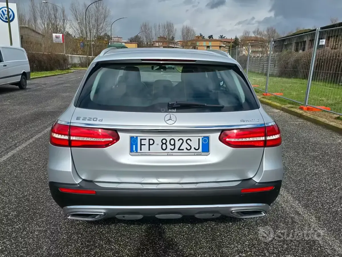 Usata Mercedes E220 Premium Plus 194 CV (142 kW) 2018 Grigio Station wagon