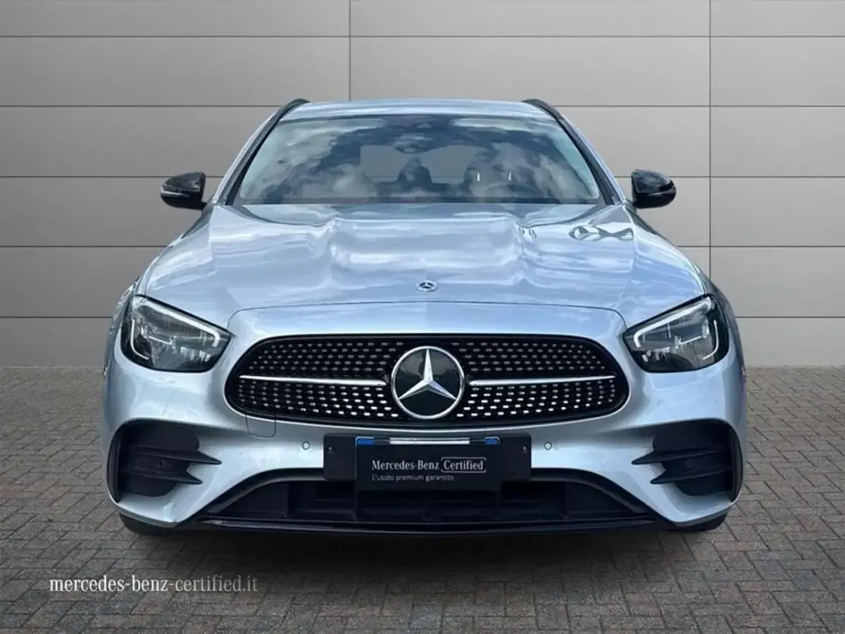 Usata Mercedes E300 Premium 194 CV (142 kW) 2023 Grigio Station wagon