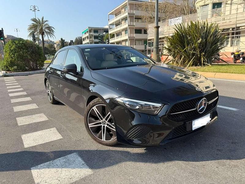 Usata Mercedes A180 Advanced 136 CV (100 kW) 2025 Nero Berlina