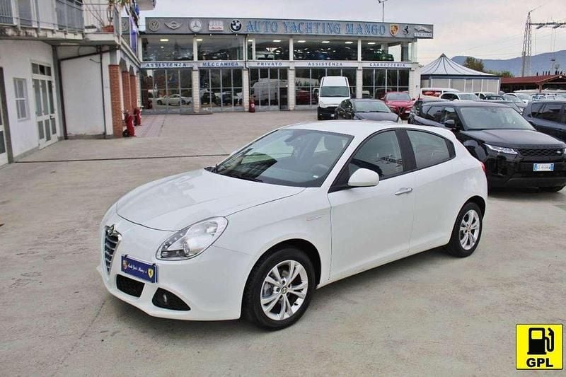 Bianco Usata 2012 Alfa Romeo Giulietta Progression Tre volumi | 6800 € (Buon prezzo) - Immagine 1/4