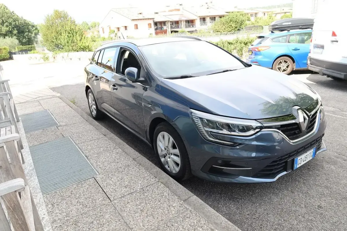 Usata Renault Mégane GrandTour Business 116 CV (85 kW) 2020 Grigio Station wagon