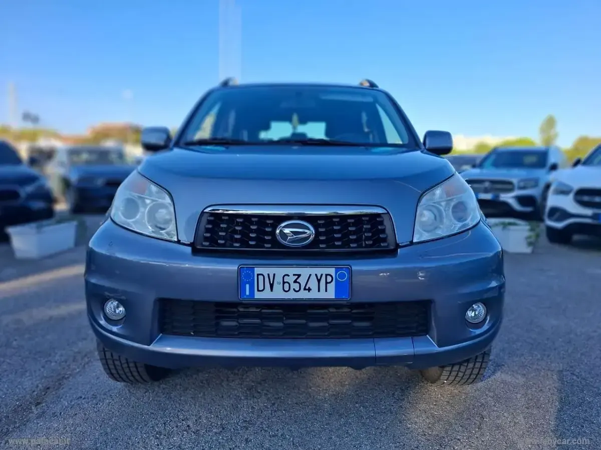 Usata Daihatsu Terios HIRO 105 CV (77 kW) 2009 Grigio SUV