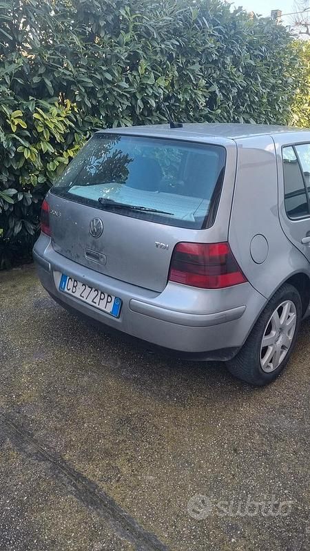 Usata VW Golf IV 131 CV (96 kW) 2003 Berlina