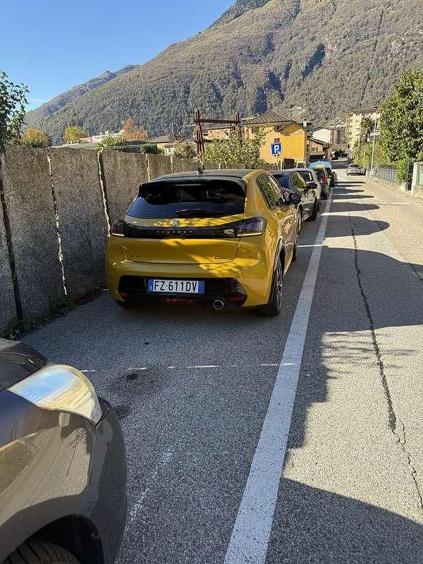 Usata Peugeot 208 GT-line 131 CV (96 kW) 2019 Giallo Utilitaria