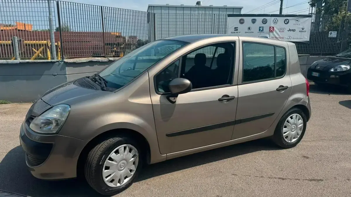 Usata Renault Modus Dynamique 75 CV (55 kW) 2010 Beige Monovolume