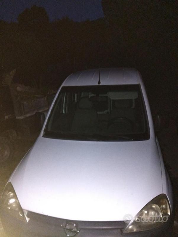 Usata Opel Combo 75 CV (55 kW) 2005 Bianco Monovolume