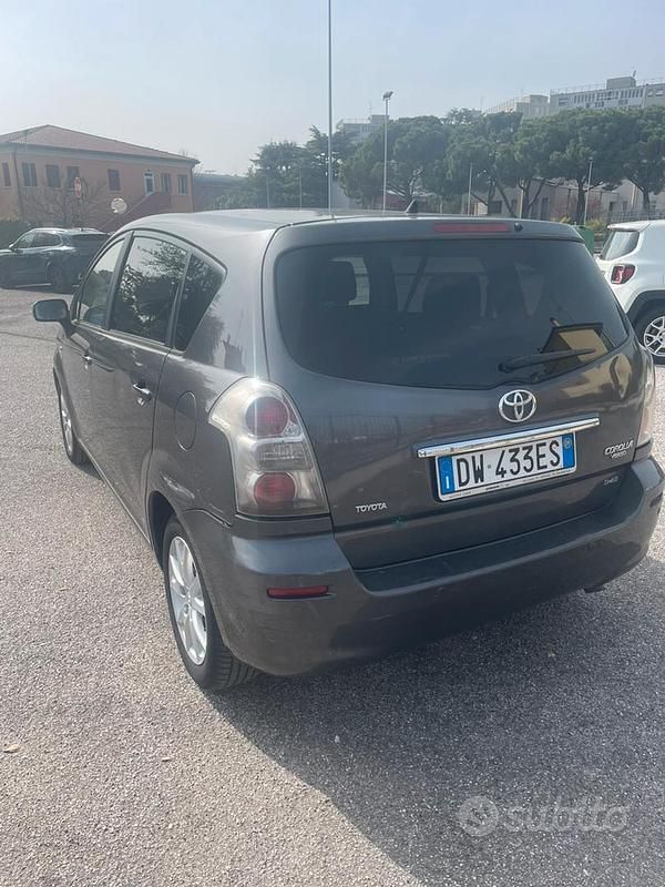 Usata Toyota Corolla Verso Sol 136 CV (100 kW) 2009 Grigio Monovolume