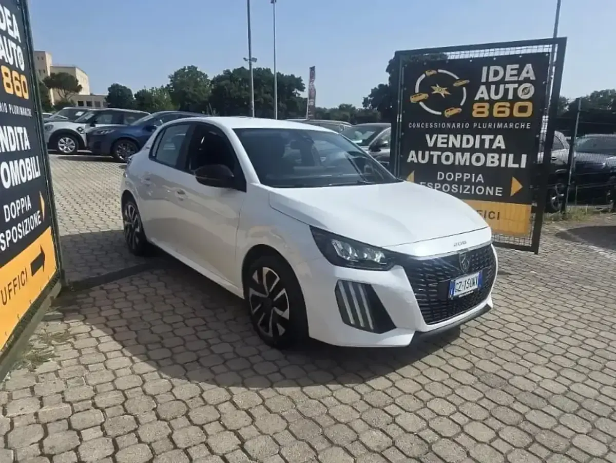 Usata Peugeot 208 Style 101 CV (74 kW) 2025 Utilitaria