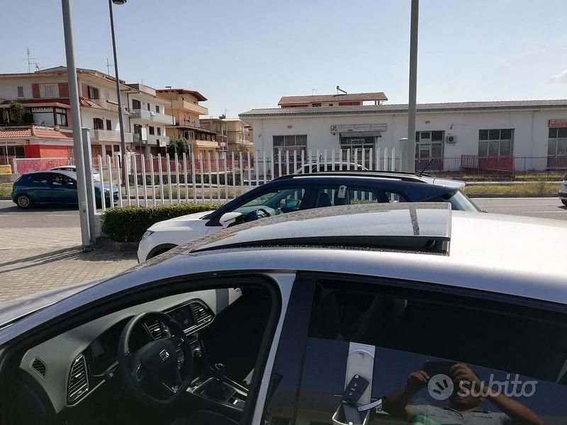 Usata Seat Leon Black Edition 131 CV (96 kW) 2020 Grigio Berlina