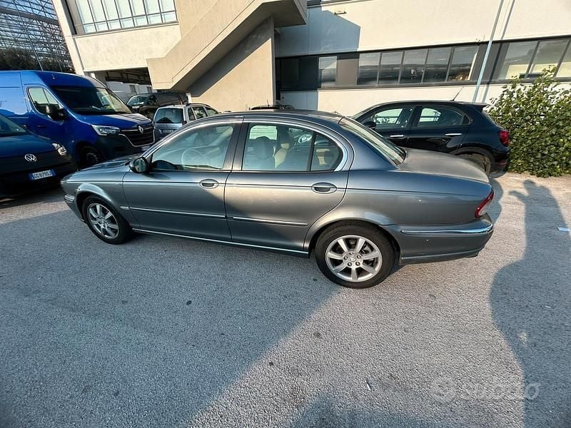 Usata Jaguar X-type 131 CV (96 kW) 2005 Grigio Berlina