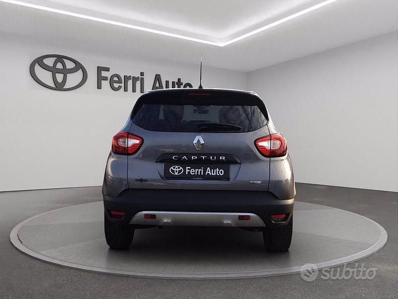 Usata Renault Captur 90 CV (66 kW) 2017 Grigio SUV