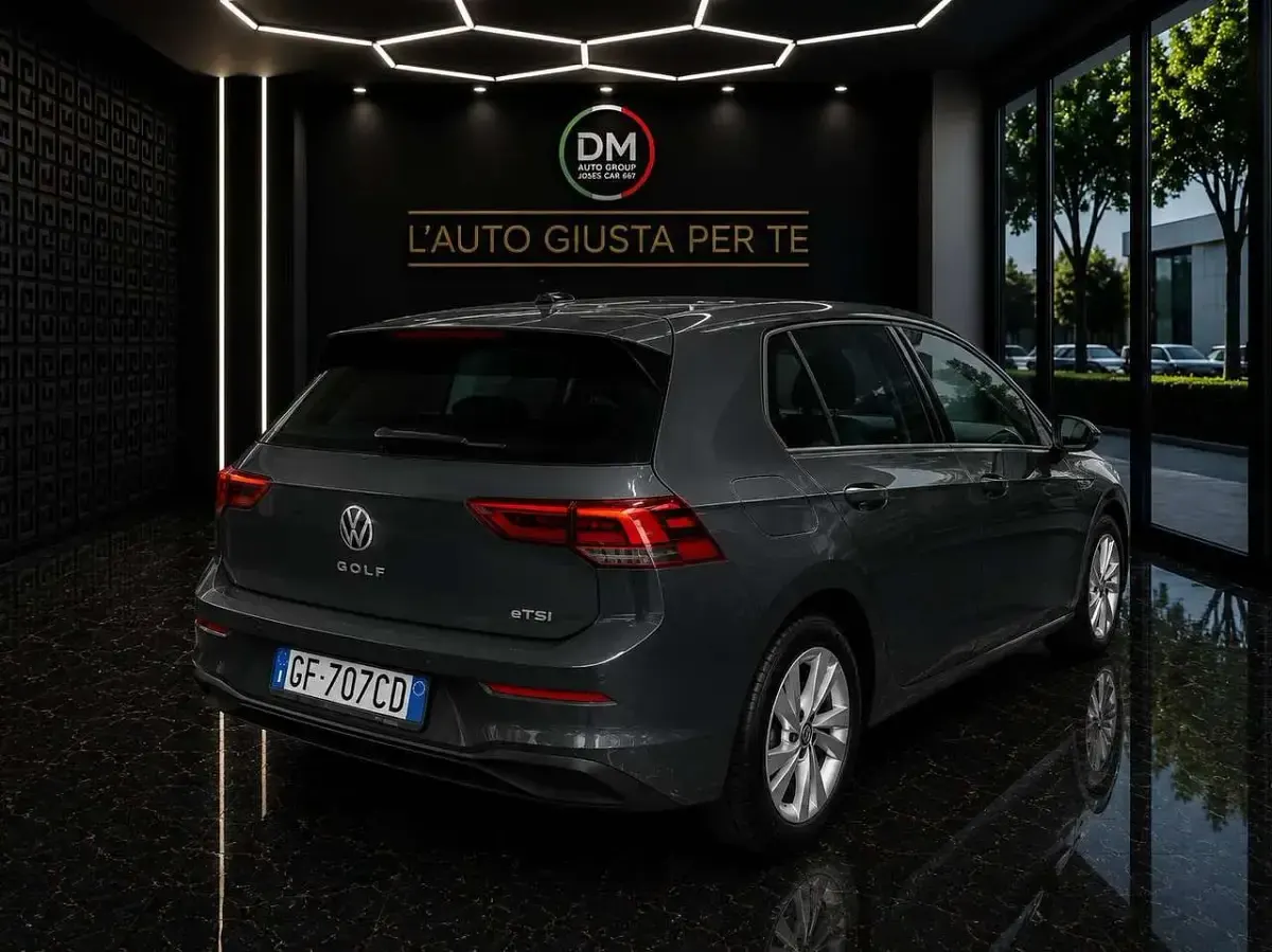 Usata VW Golf VIII Life 131 CV (96 kW) 2021 Grigio Berlina