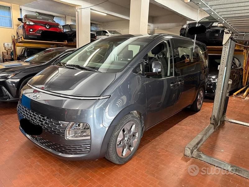 Usata Hyundai Staria 177 CV (130 kW) 2023 Grigio Monovolume