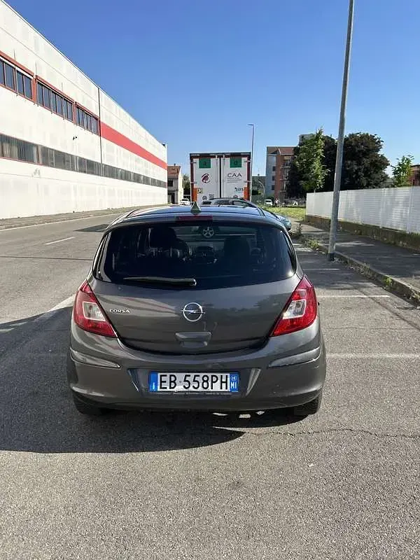 Usata Opel Corsa Edition 80 CV (58 kW) 2010 Grigio Utilitaria