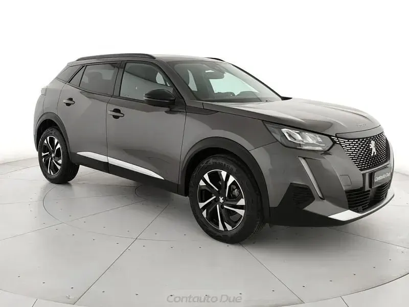 Usata Peugeot 2008 Allure 102 CV (75 kW) 2023 Grigio platinum SUV