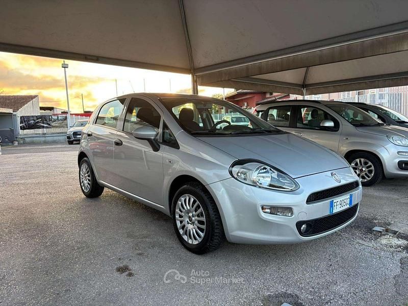 Usata Fiat Punto Young 77 CV (56 kW) 2016 Argento Utilitaria