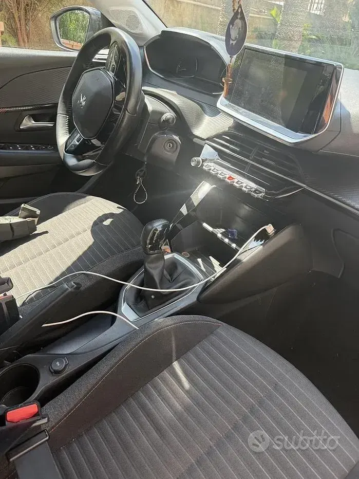 Usata Peugeot 208 75 CV (55 kW) 2022 Giallo Utilitaria